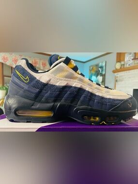 Nike Air Max 95 SB
“Eric Koston” Obsidian Speed Yellow
$249